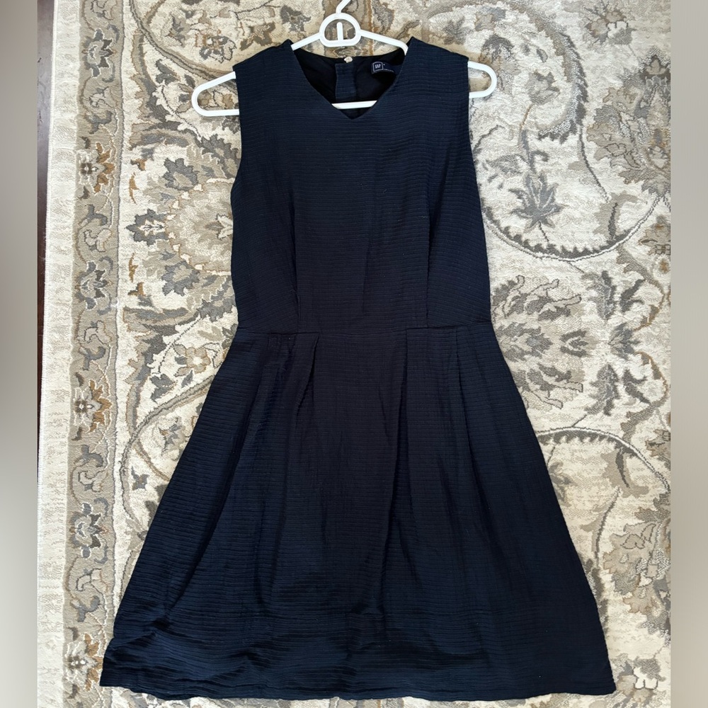 Gap navy cotton gauze texture fit & flare dress w/pockets